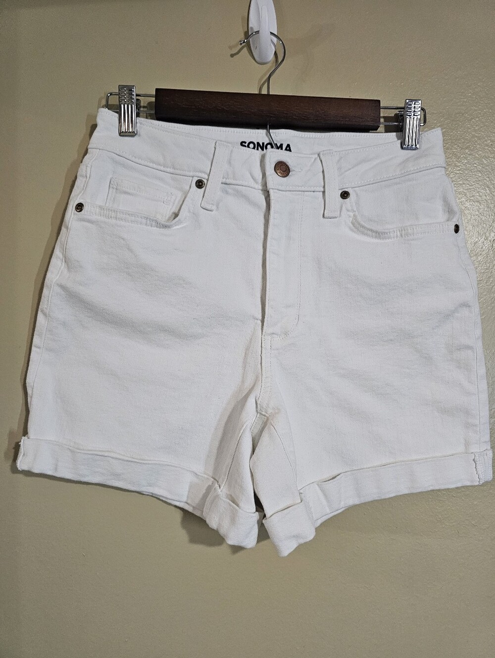 Sonoma White Denim Shorts Womens Size 8 Mid Rise Cuffed Stretch Summer